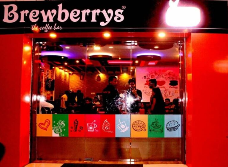 front photo of a cafe name brewberrys